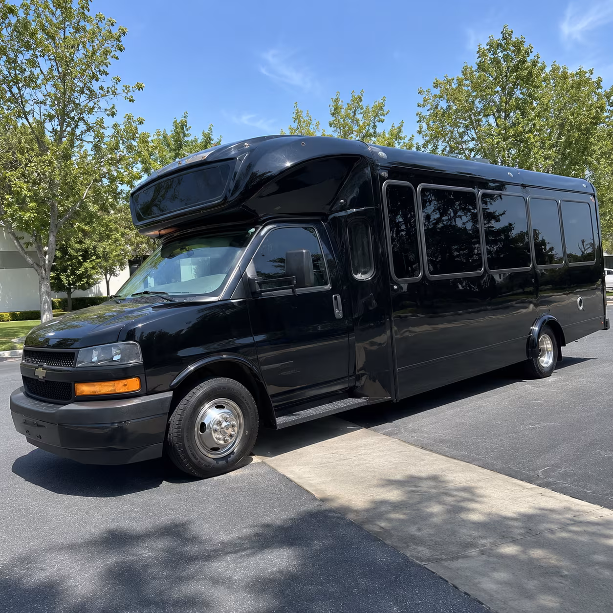 clermont 15 passenger party bus