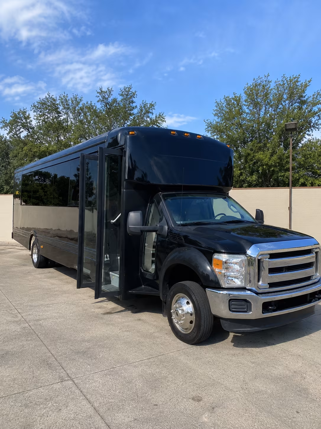 clermont 20 passenger party bus