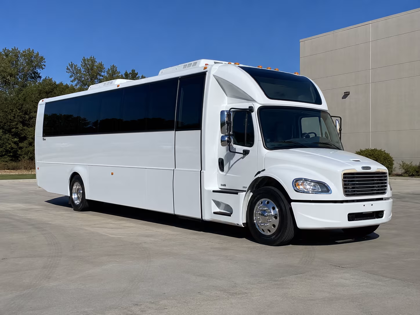 clermont 28 passenger party bus