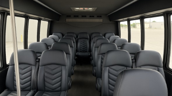 orlando 28 passenger minibus
